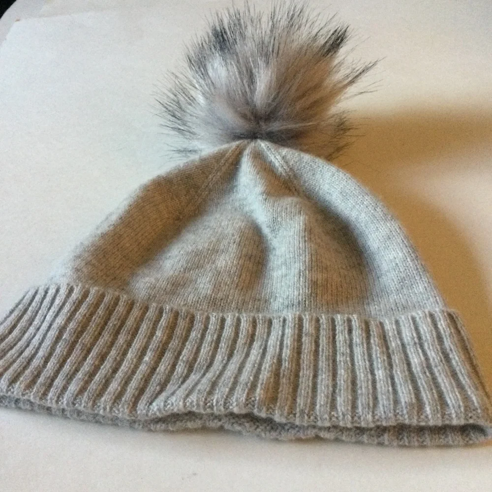 NORDSTROM RACK CASHMERE KNIT BEANIE WITH FAUX FUR POM GREY NWT
